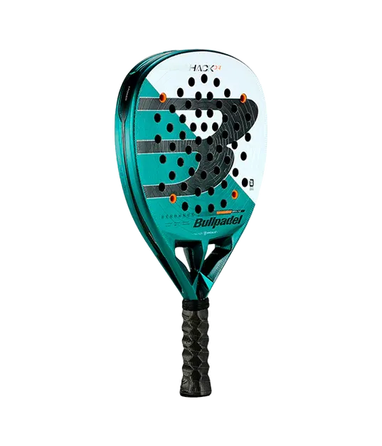 Pala de TEST Bullpadel Hack 04 2025 Paquito Navarro