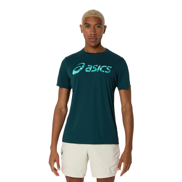 Camiseta Asics Match Seasonal Graphic Verde Saxon 2025