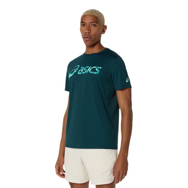 Camiseta Asics Match Seasonal Graphic Verde Saxon 2025