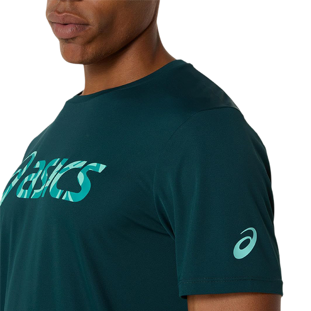 Camiseta Asics Match Seasonal Graphic Verde Saxon 2025