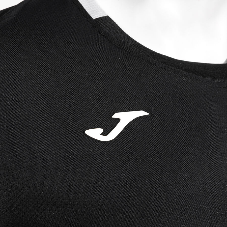 A camiseta Joma Smash em Cor Preto É uma peça técnica de padel para Homem da linha Smash de Joma