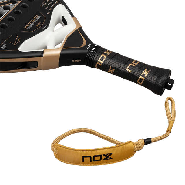 Racket NOX AT10 Genius 18K by Agustin Tapia 2026