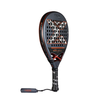 Pala NOX AT10 Genius 18K 2025 Agustín Tapia