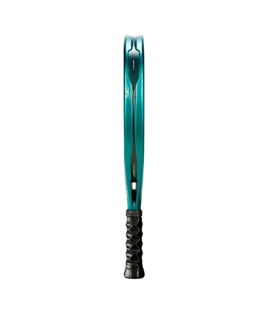 Pala de TEST Bullpadel Hack 04 2025 Paquito Navarro