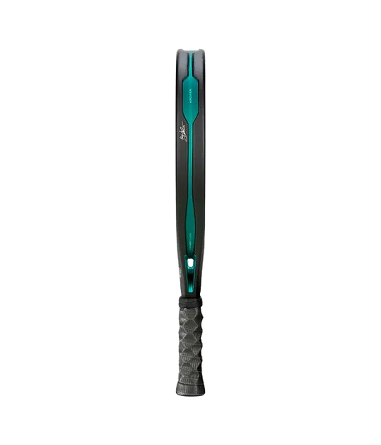 Pala de TEST Bullpadel Hack 04 Hybrid 2025 Paquito Navarro