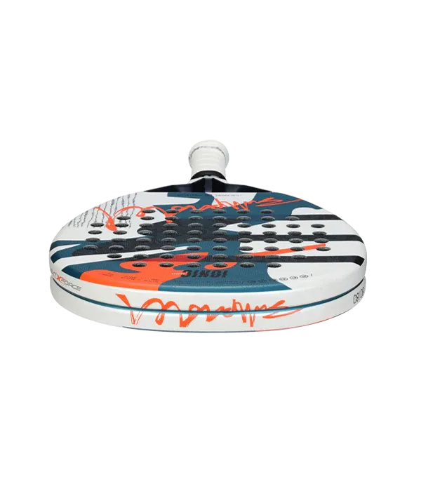 Pala de TEST Pala Bullpadel Ionic Light 2025